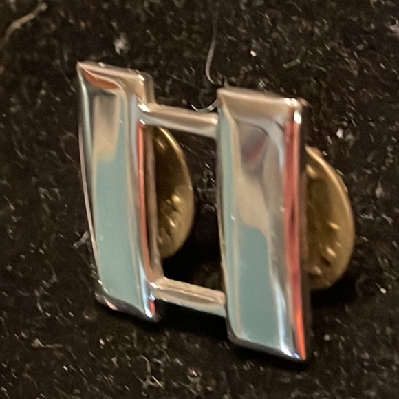 Vintage 0.75” WWII US Military Army silver tone small tooth Captain bars - Picture 5 of 15